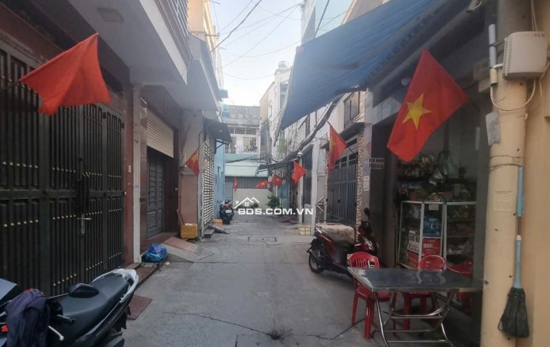 Bán nhà Hẻm 4m Lạc Long Quân Giáp Chợ Tân Bình, 59 m2, 4x14.5m. Chỉ 7.9 Tỷ còn TL với Chủ  .